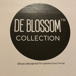 De Blossom Collection Silver Heels.